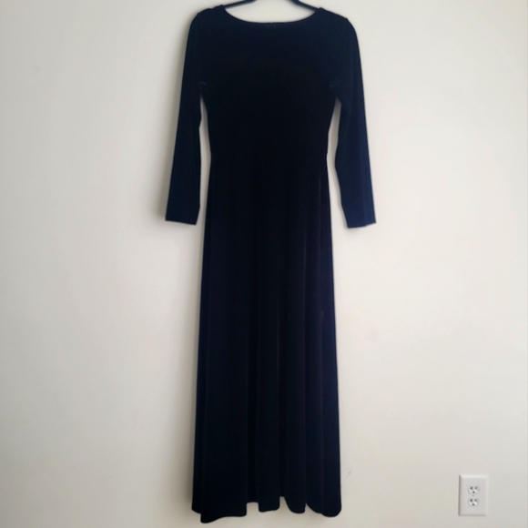 Dance Sophisticates maxy velvet dress in black. Size 36R - Picture 2 of 11